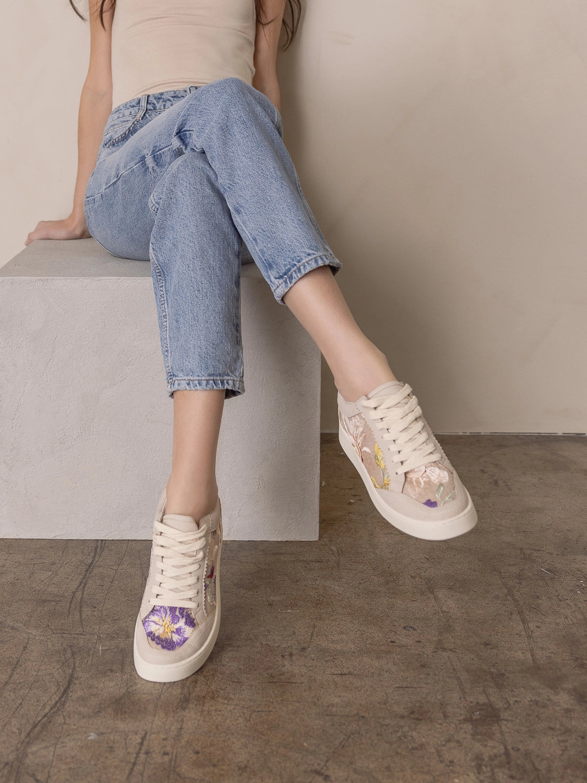 The Tammi Sneaker | Light Grey Floral Applique