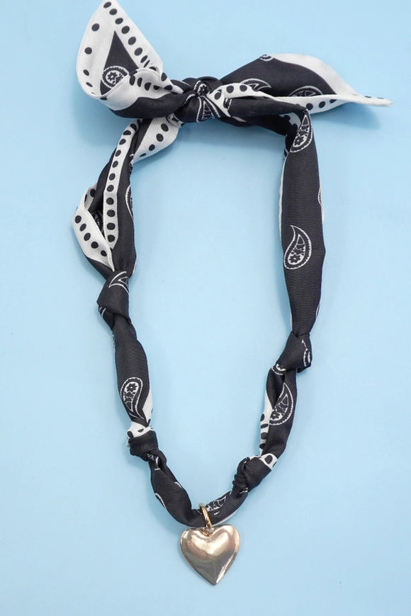 Handmade Scarf Necklace | Black/Heart