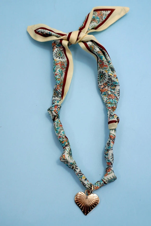 Handmade Scarf Necklace | Cream/Heart