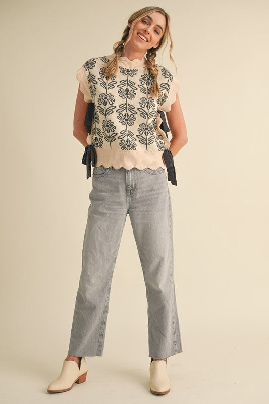 Scallop Edge Rib Flower Top | Black