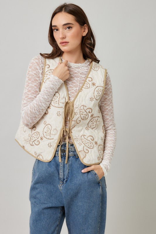 Quilted Embroidered Detailed Vest | Natural