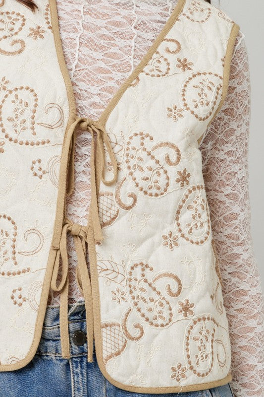 Quilted Embroidered Detailed Vest | Natural