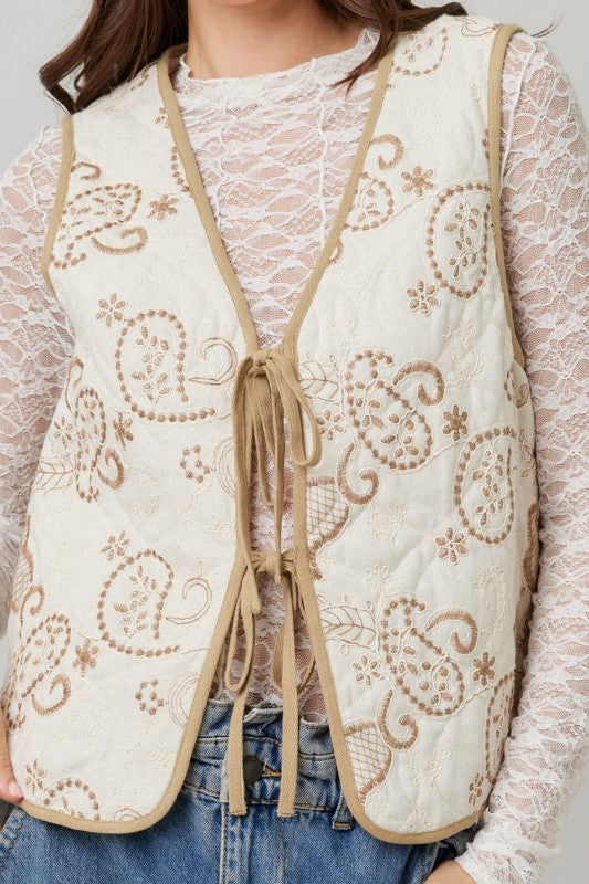 Quilted Embroidered Detailed Vest | Natural