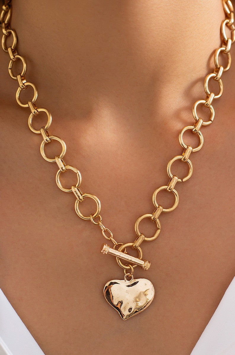 Notable Hammered Heart Front Toggle Necklace | Gold