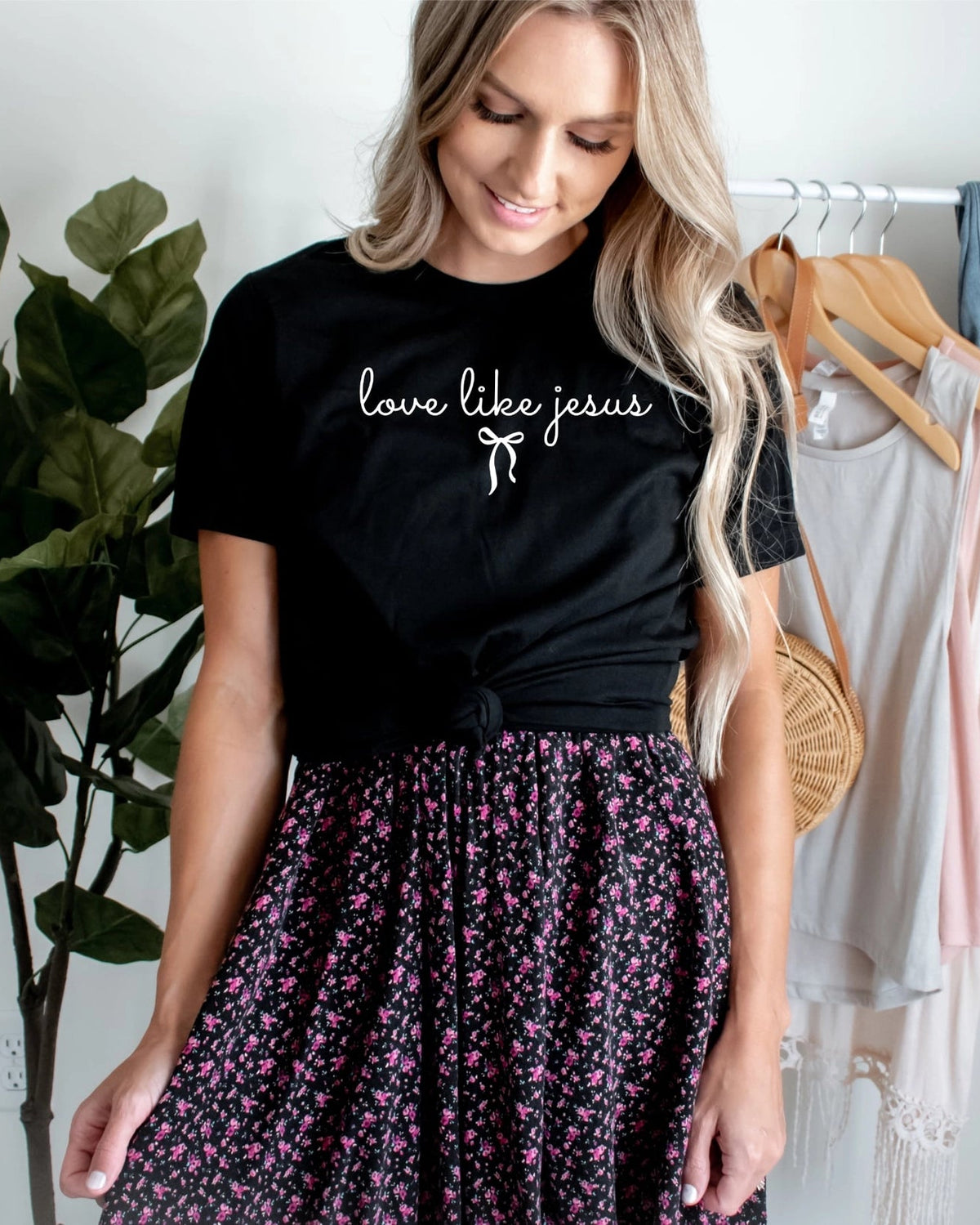 Love Like Jesus Tee | Black