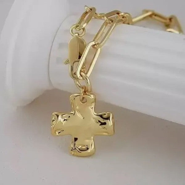Notable Hammered Cross Front Toggle Necklace | Gold