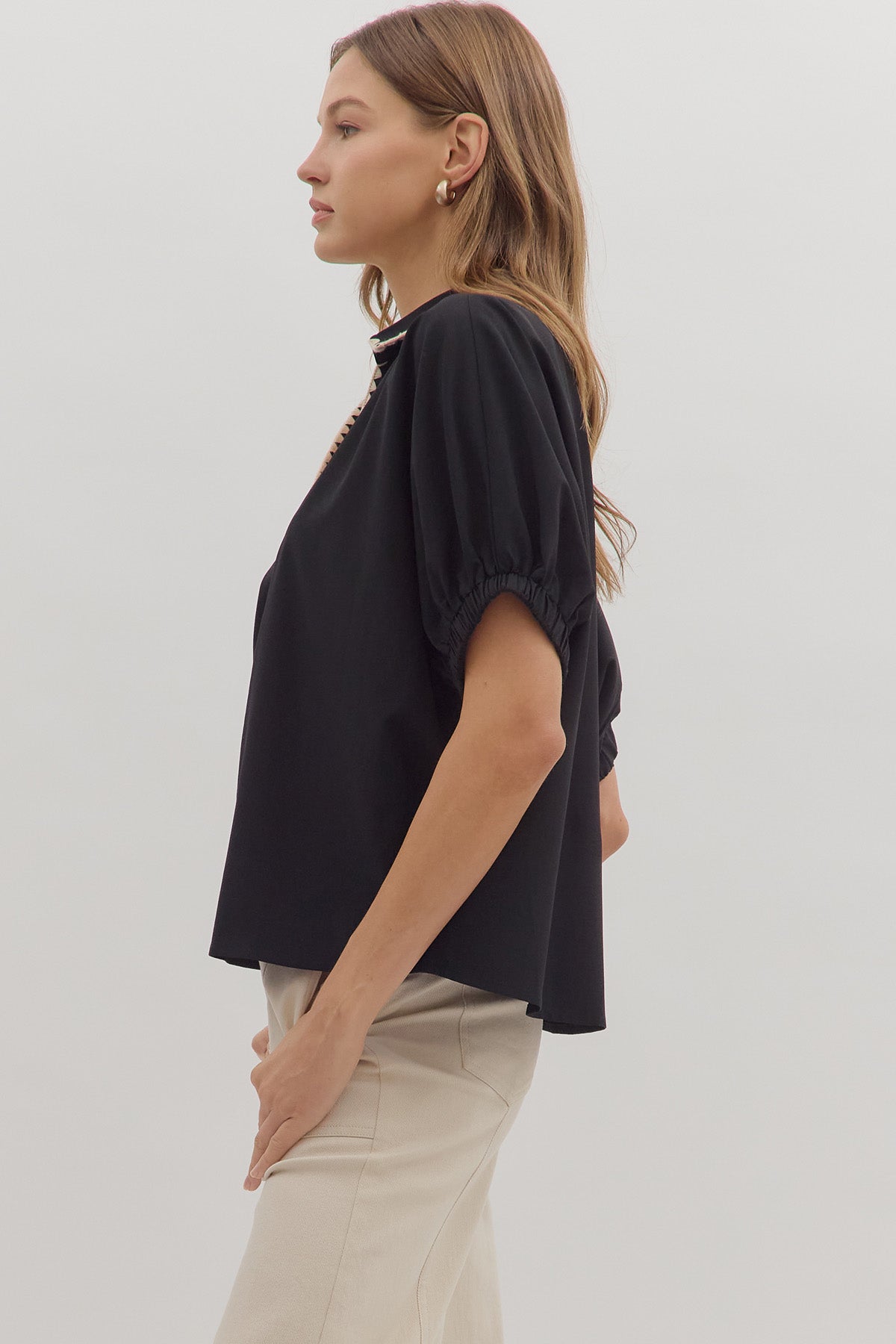 Scallop Trim Collar Top | Black