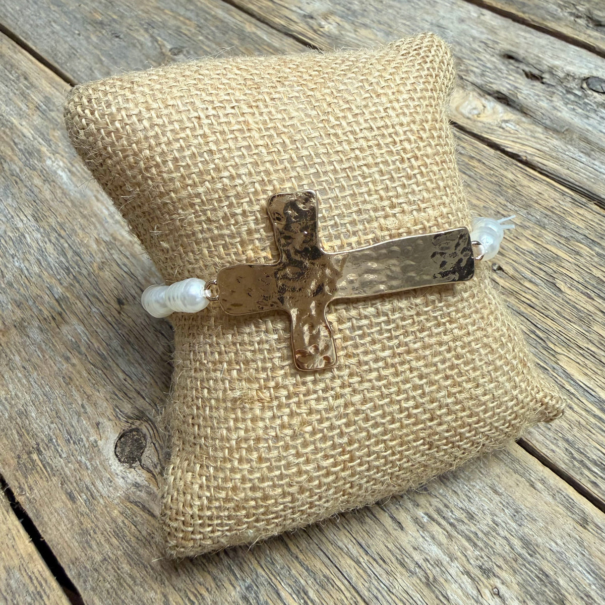 Pearl Hammered Cross Stretch Beaded Bracelet