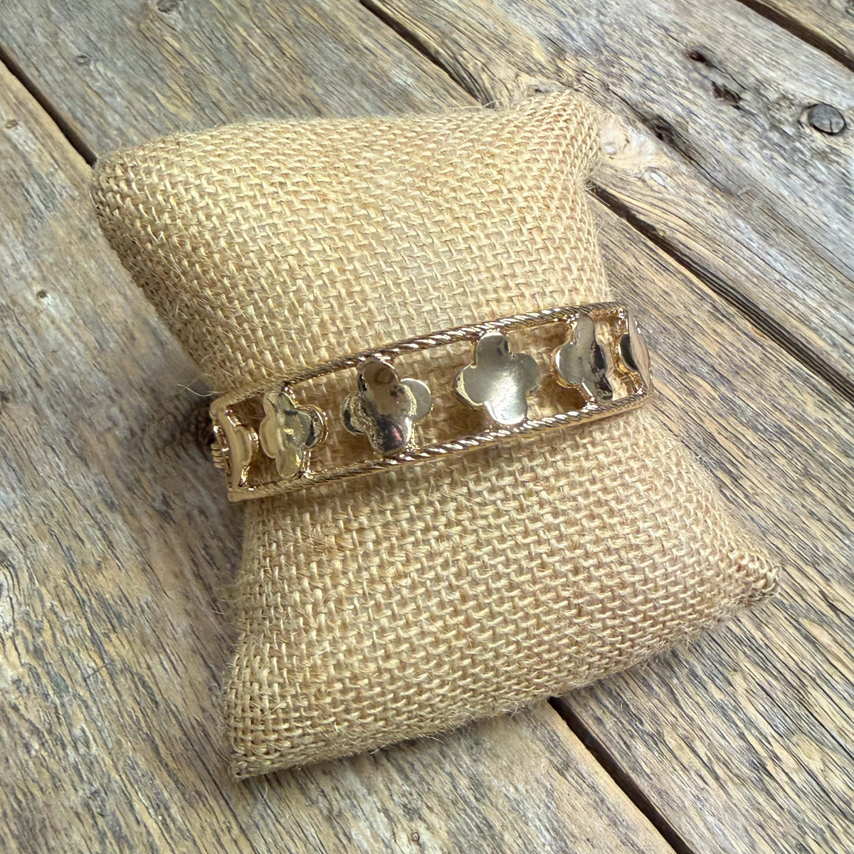 Filigree Hinged Bangle Bracelet | Gold