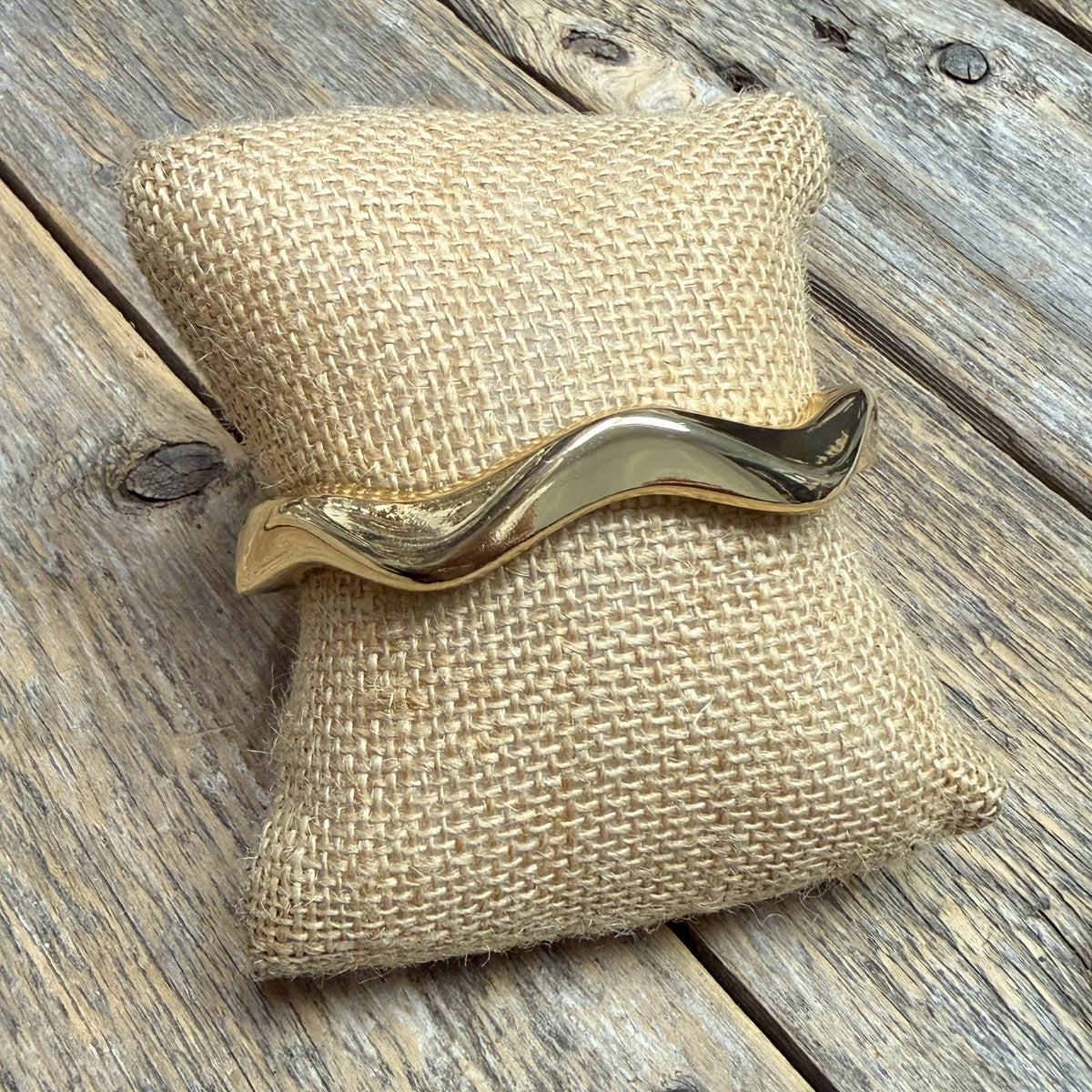 Wavy Hinged Bangle Bracelet | Gold