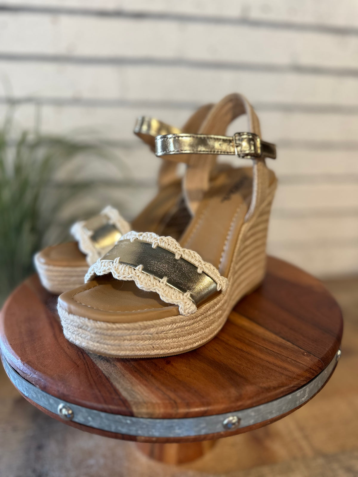 The Virtual Crochet Laced Edge Wedge | Gold