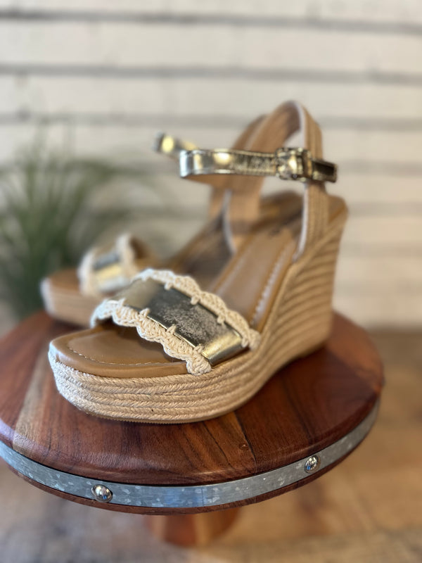 The Virtual Crochet Laced Edge Wedge | Gold