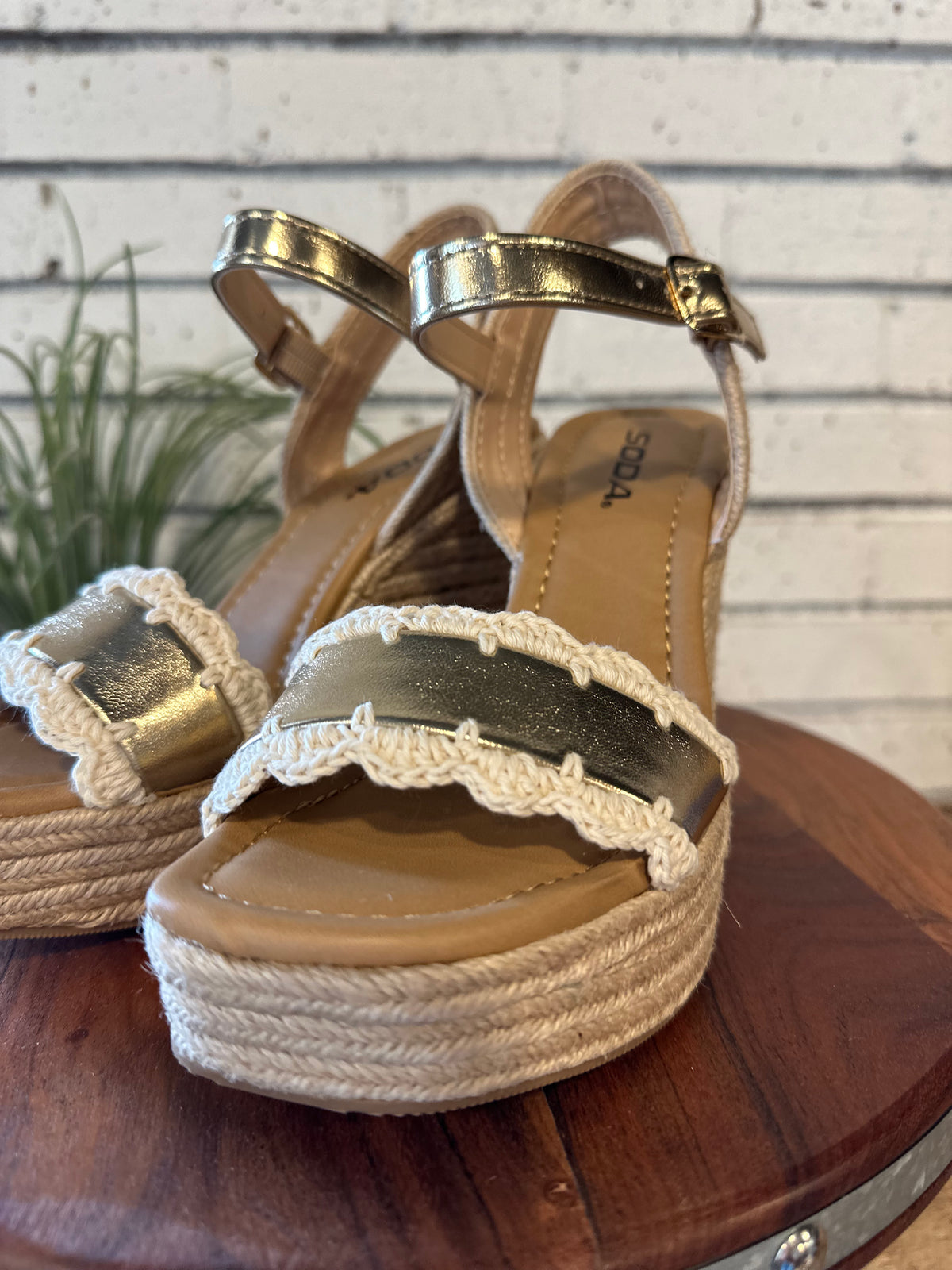 The Virtual Crochet Laced Edge Wedge | Gold