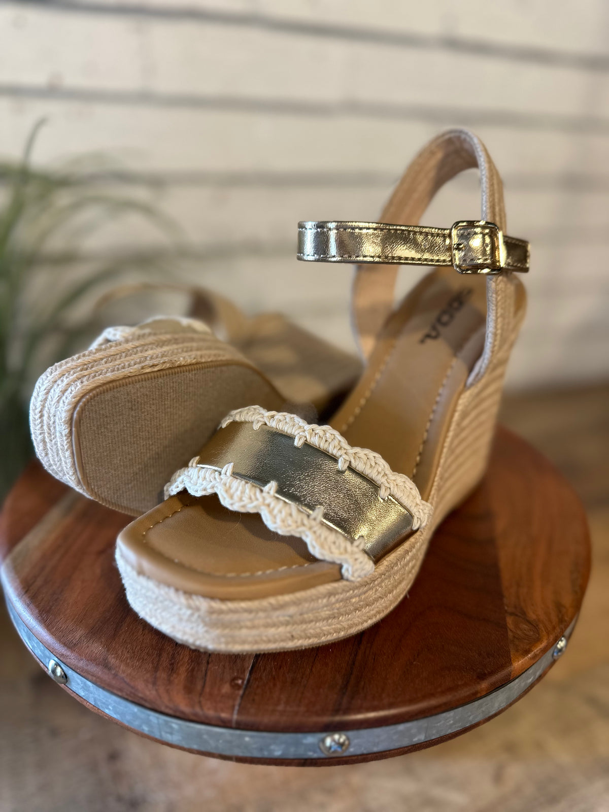 The Virtual Crochet Laced Edge Wedge | Gold