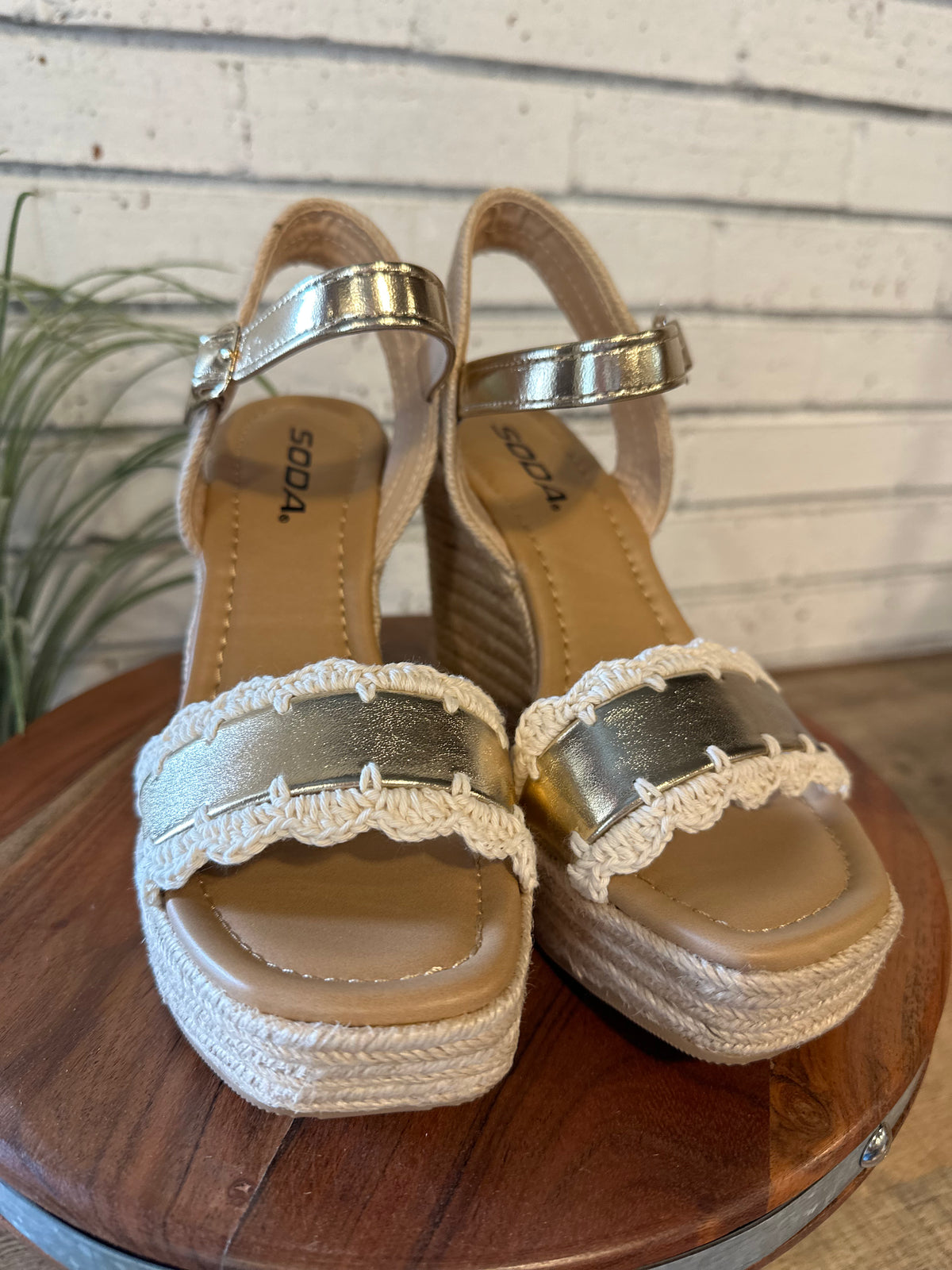 The Virtual Crochet Laced Edge Wedge | Gold