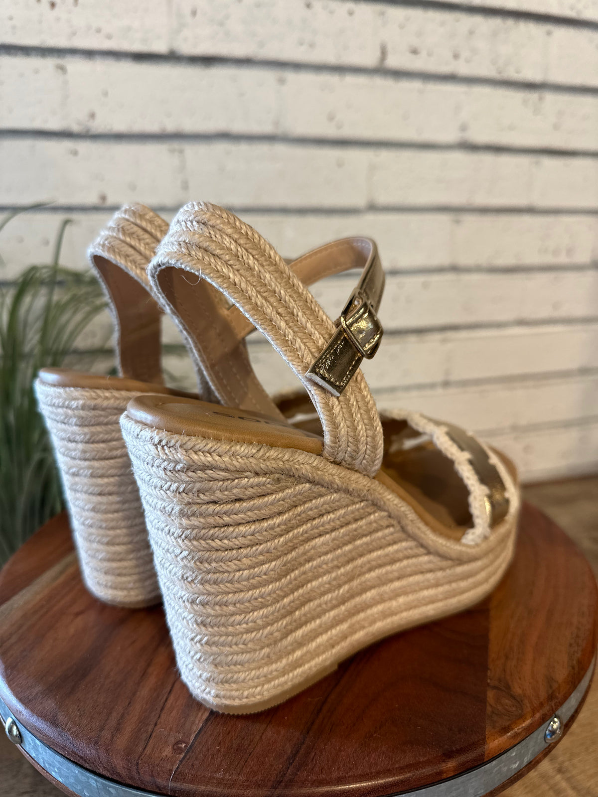 The Virtual Crochet Laced Edge Wedge | Gold