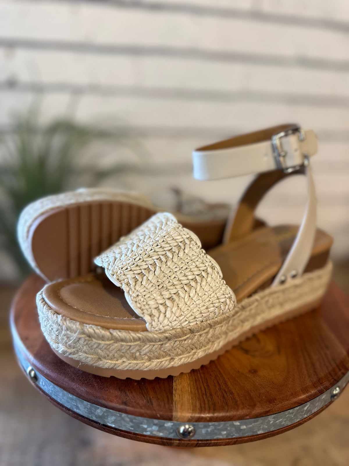 The Nico Wavy Raffia Wedge | Bone