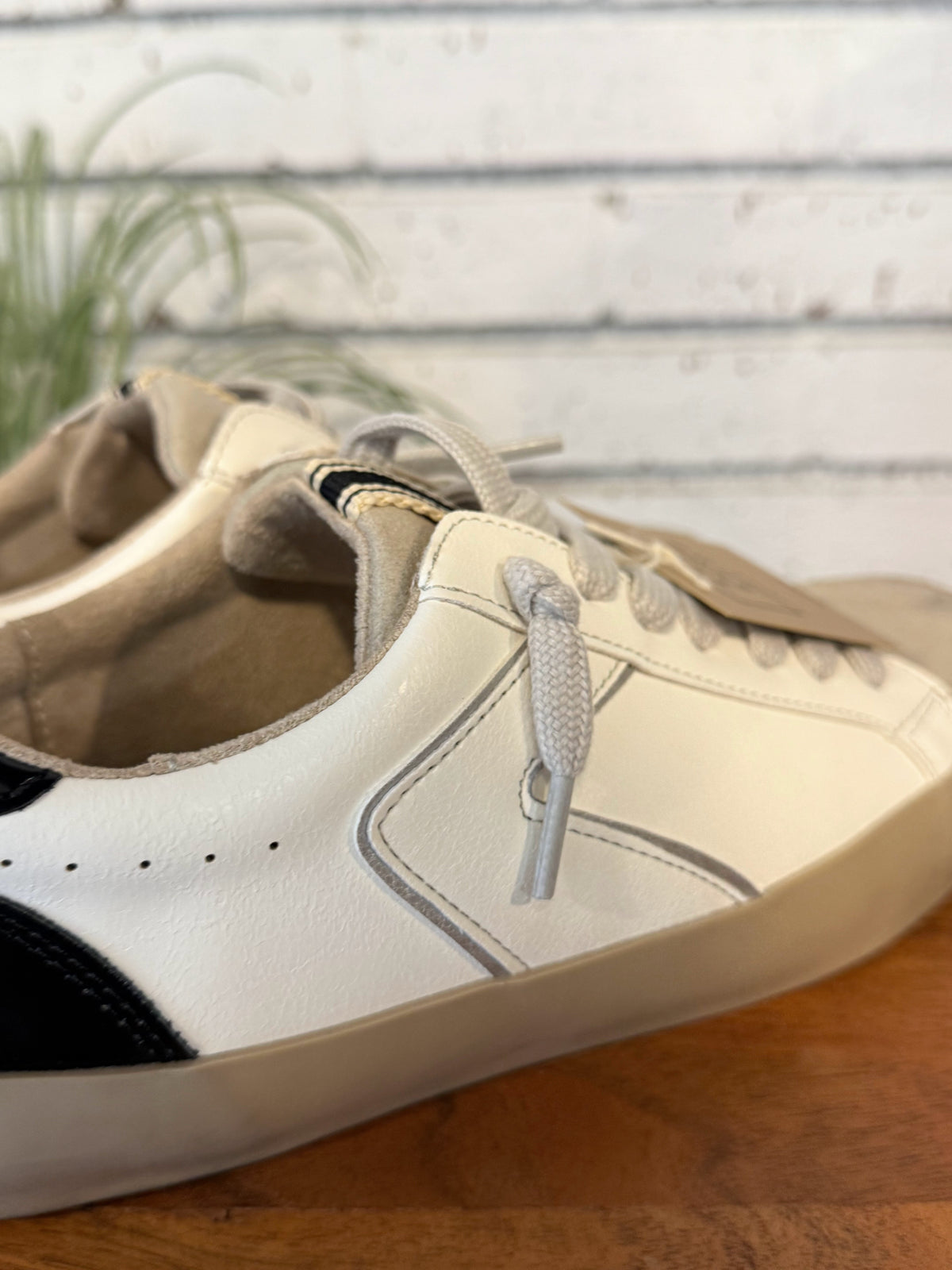 Shu Shop Sasha Sneaker | Black & White