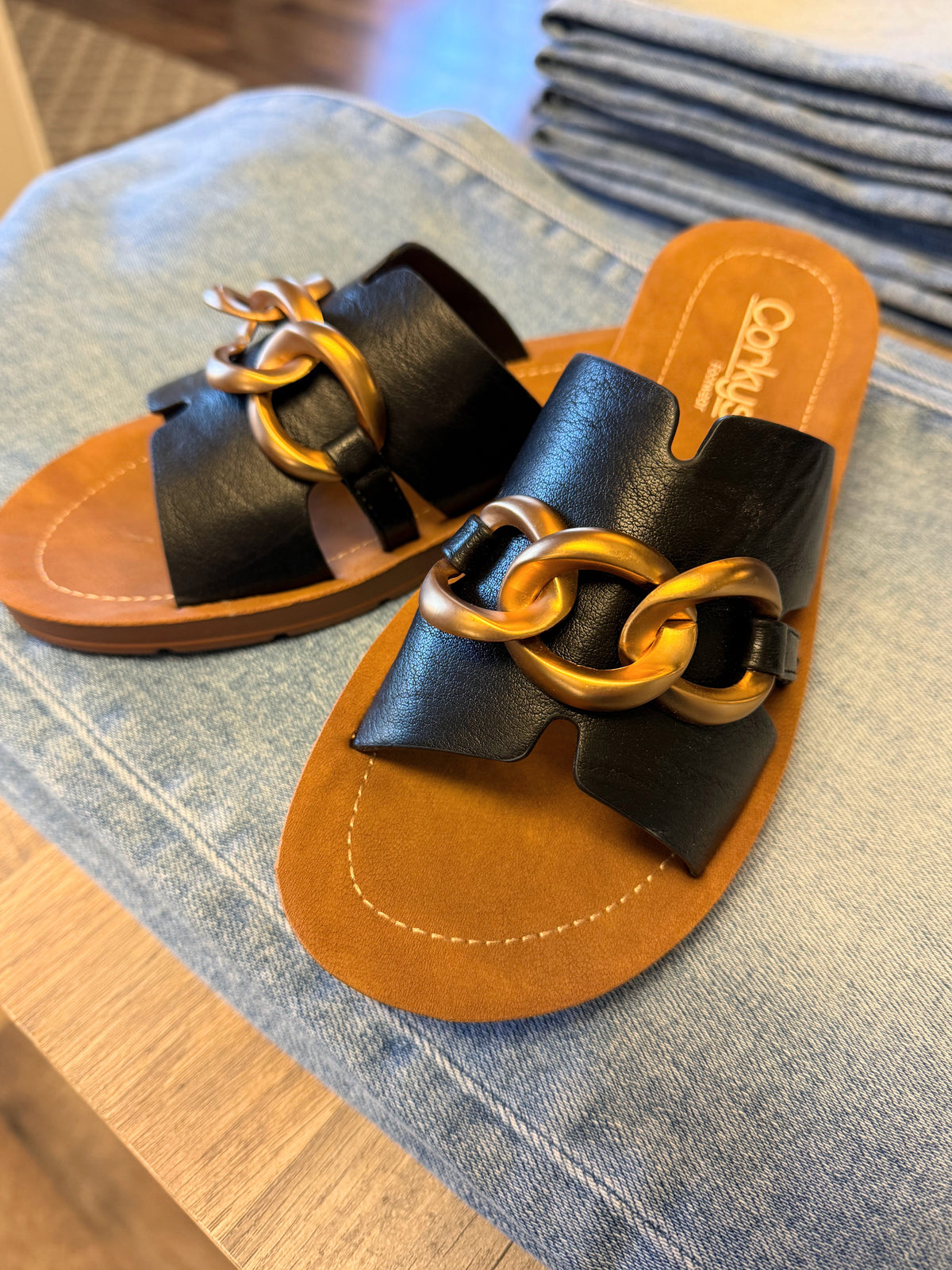 Corky's Chain Letter Sandal | Black