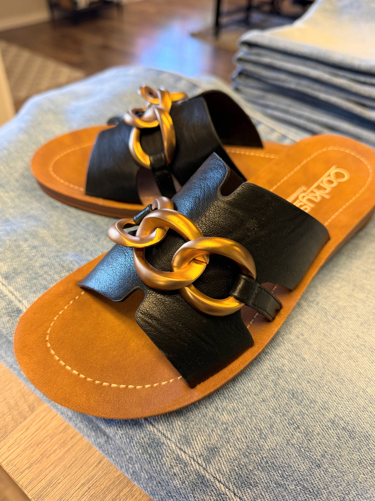 Corky's Chain Letter Sandal | Black