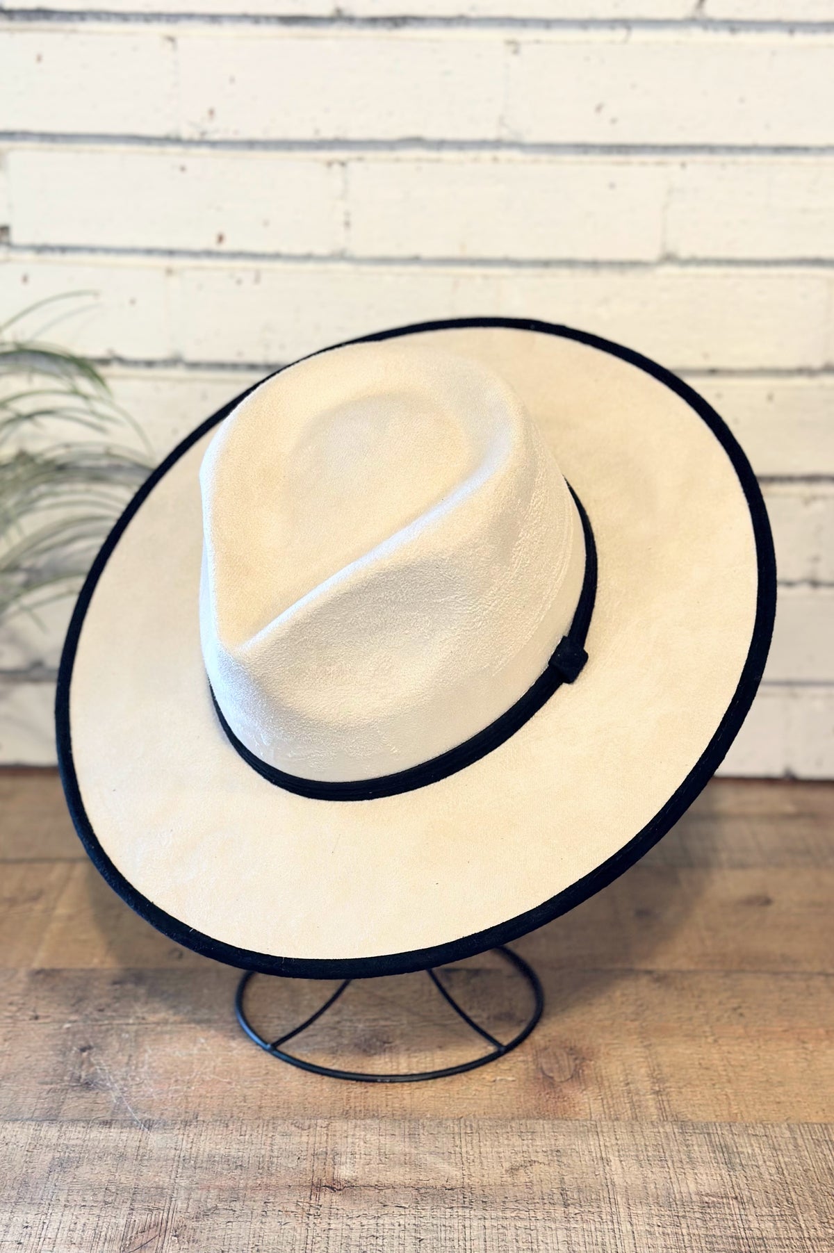 Vegan Suede Flat Brim Rancher Hat | Ivory/Black