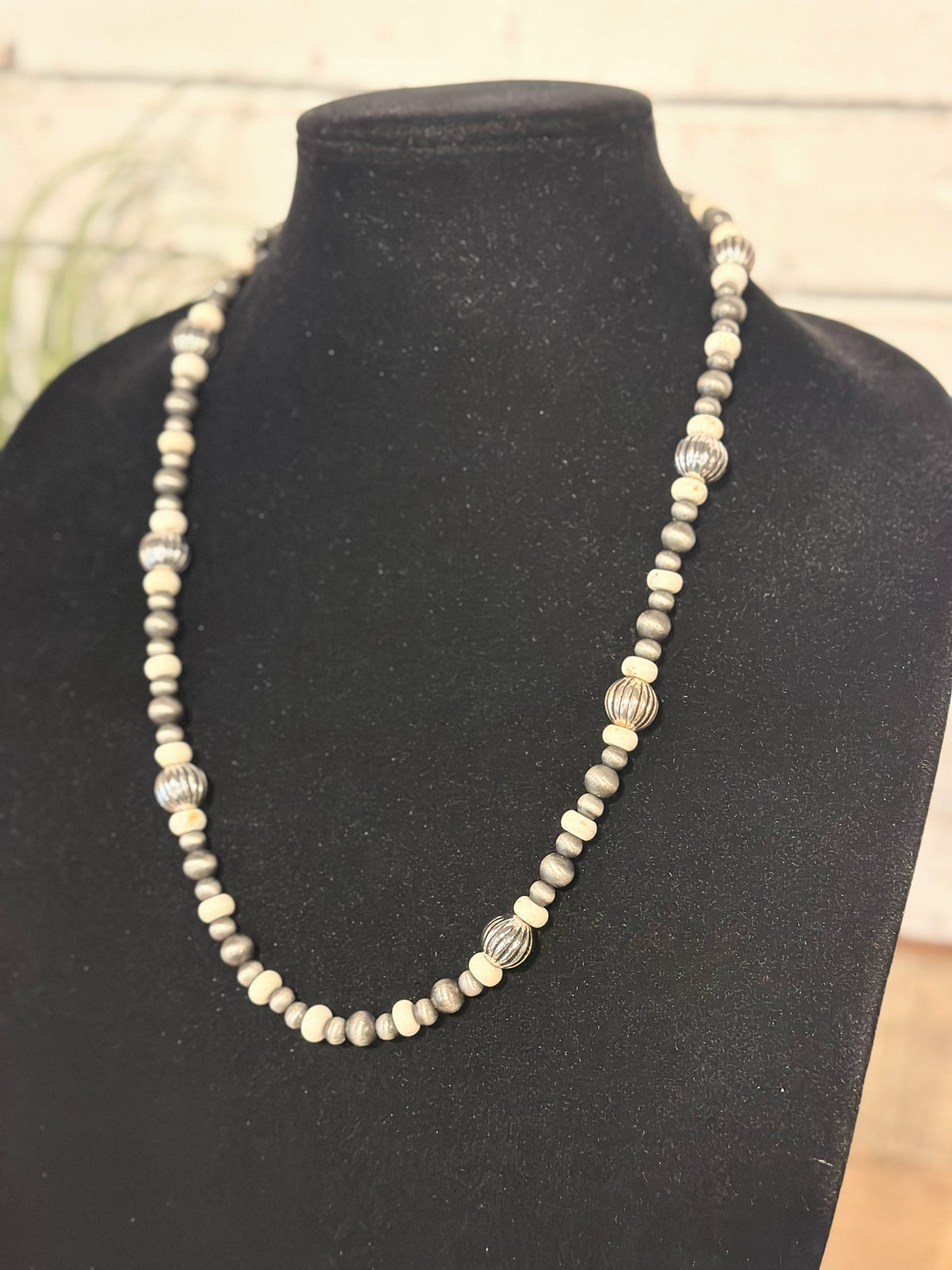 Western Silver Beaded Necklace | Ivory