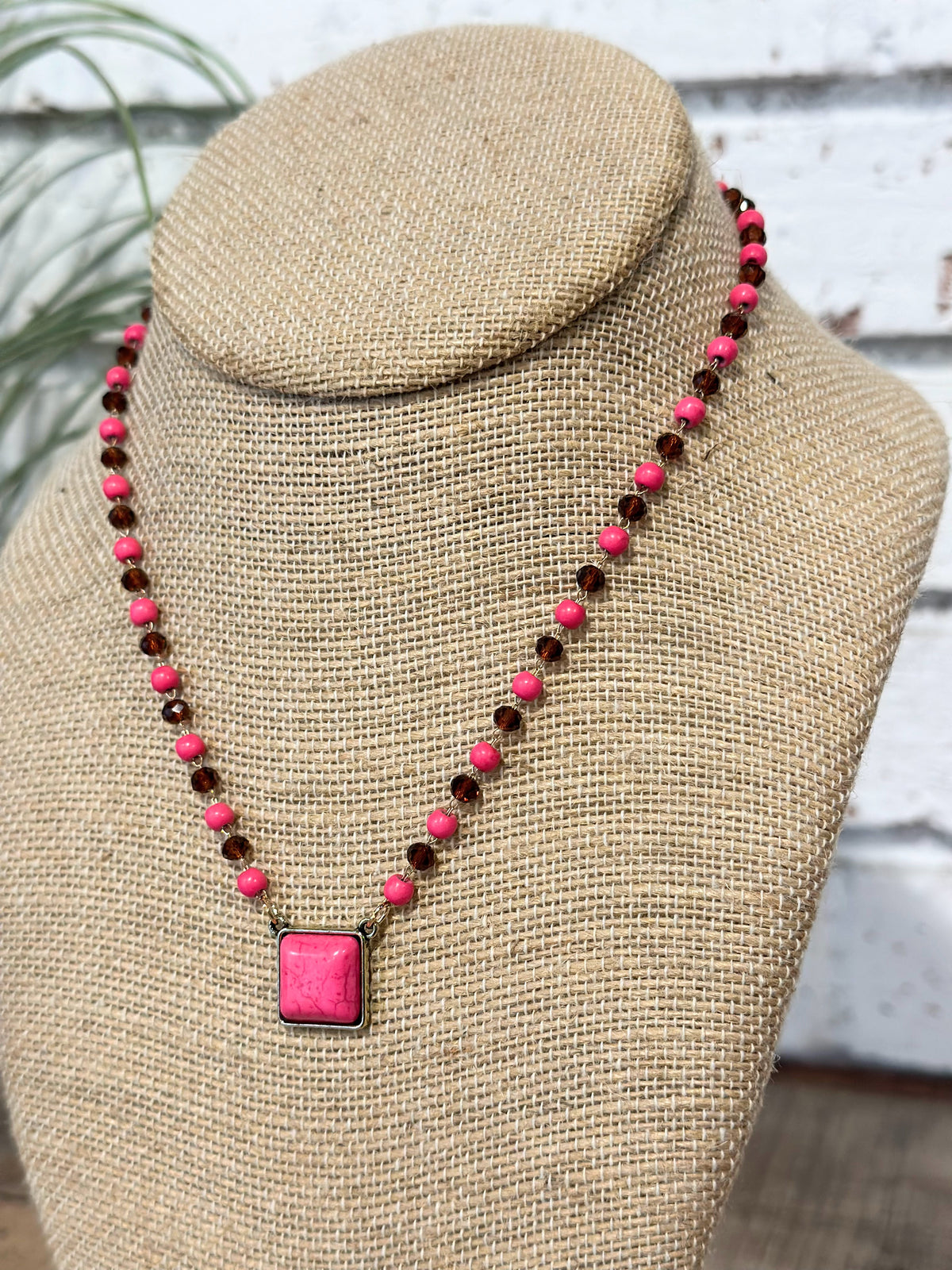 Western Stone Square Short Necklace | Hot Pink+Gold