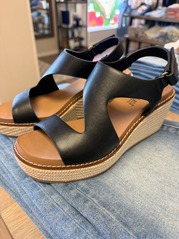 Corky's Steppin' Out Sandal | Black