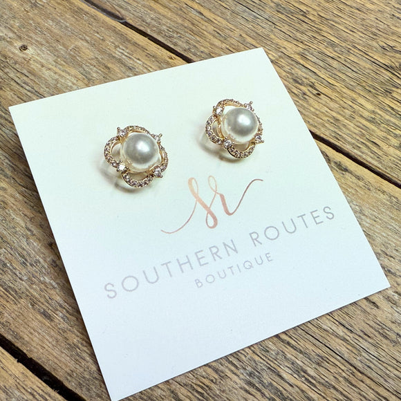 Pearl/Crystal Clover Stud Earrings | Gold