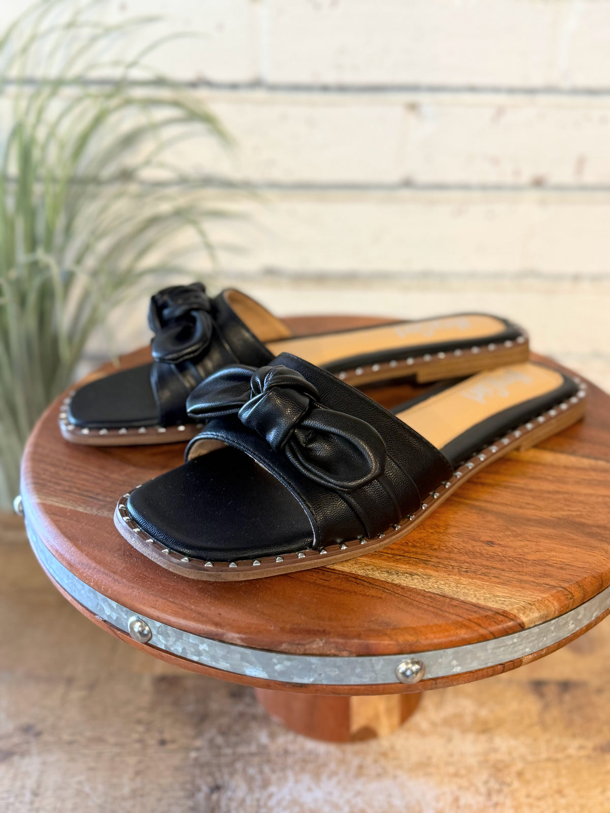 Corky's Clam Bake Sandal | Black