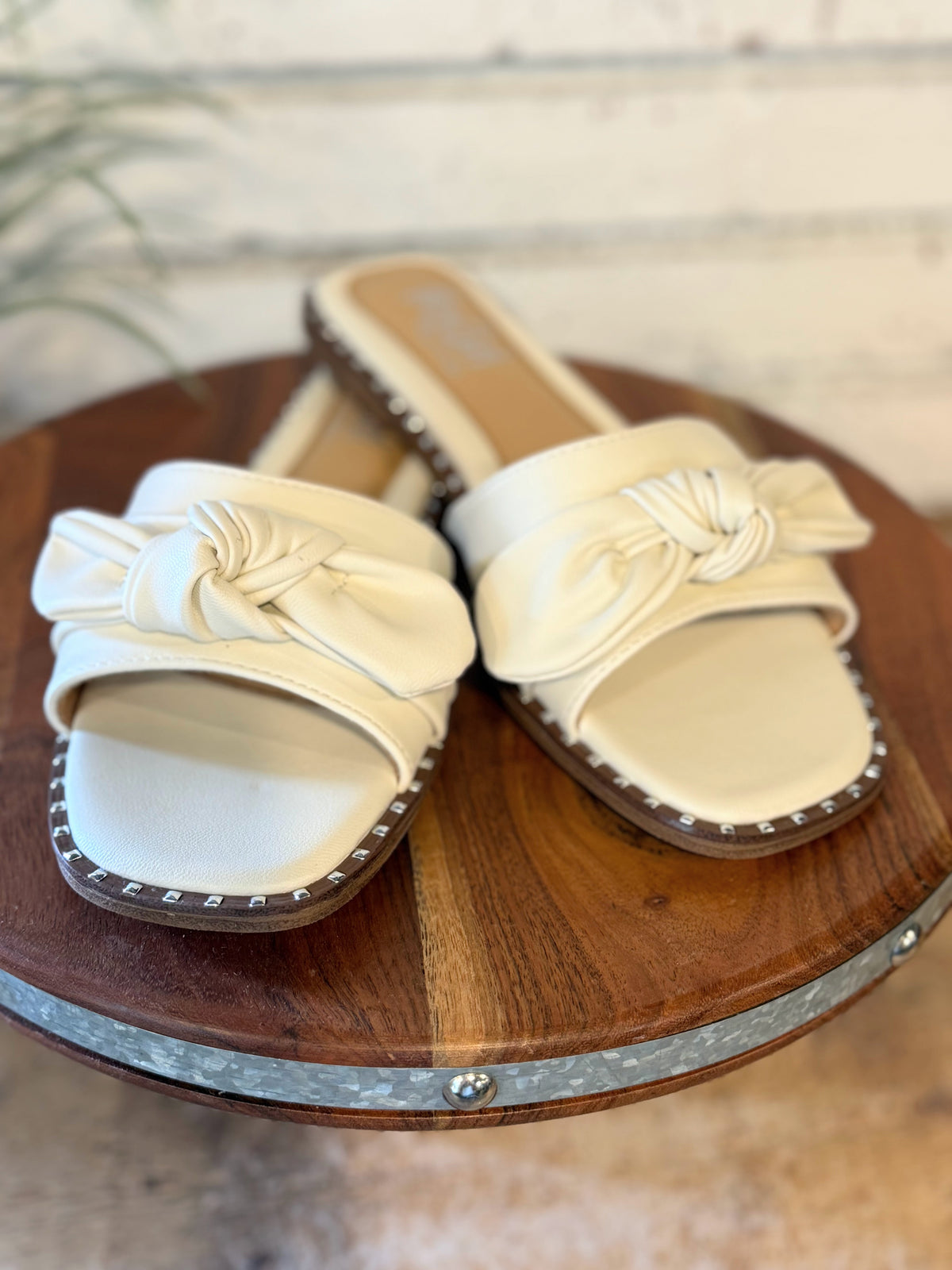 Corky's Clam Bake Sandal | Ivory