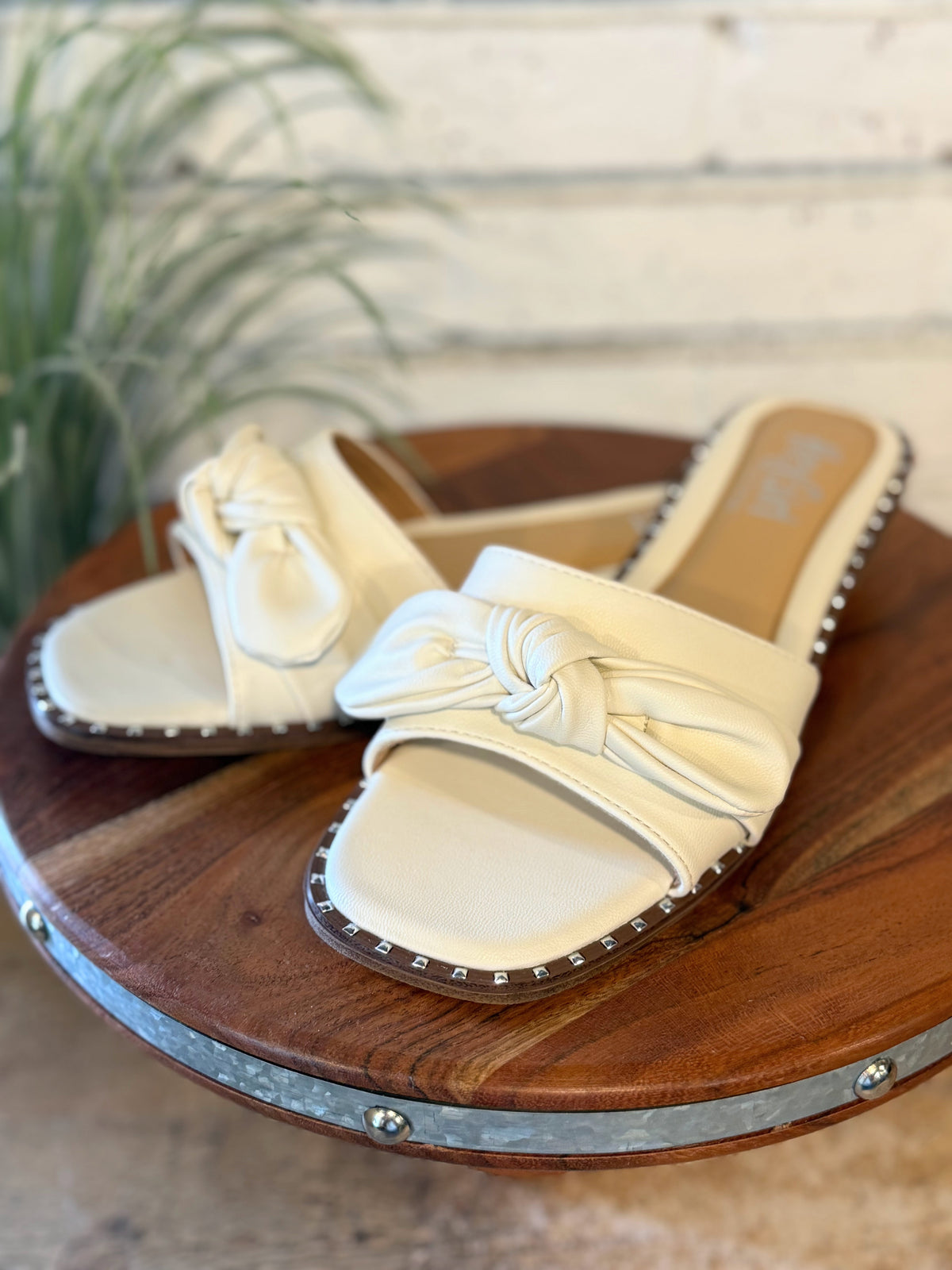 Corky's Clam Bake Sandal | Ivory