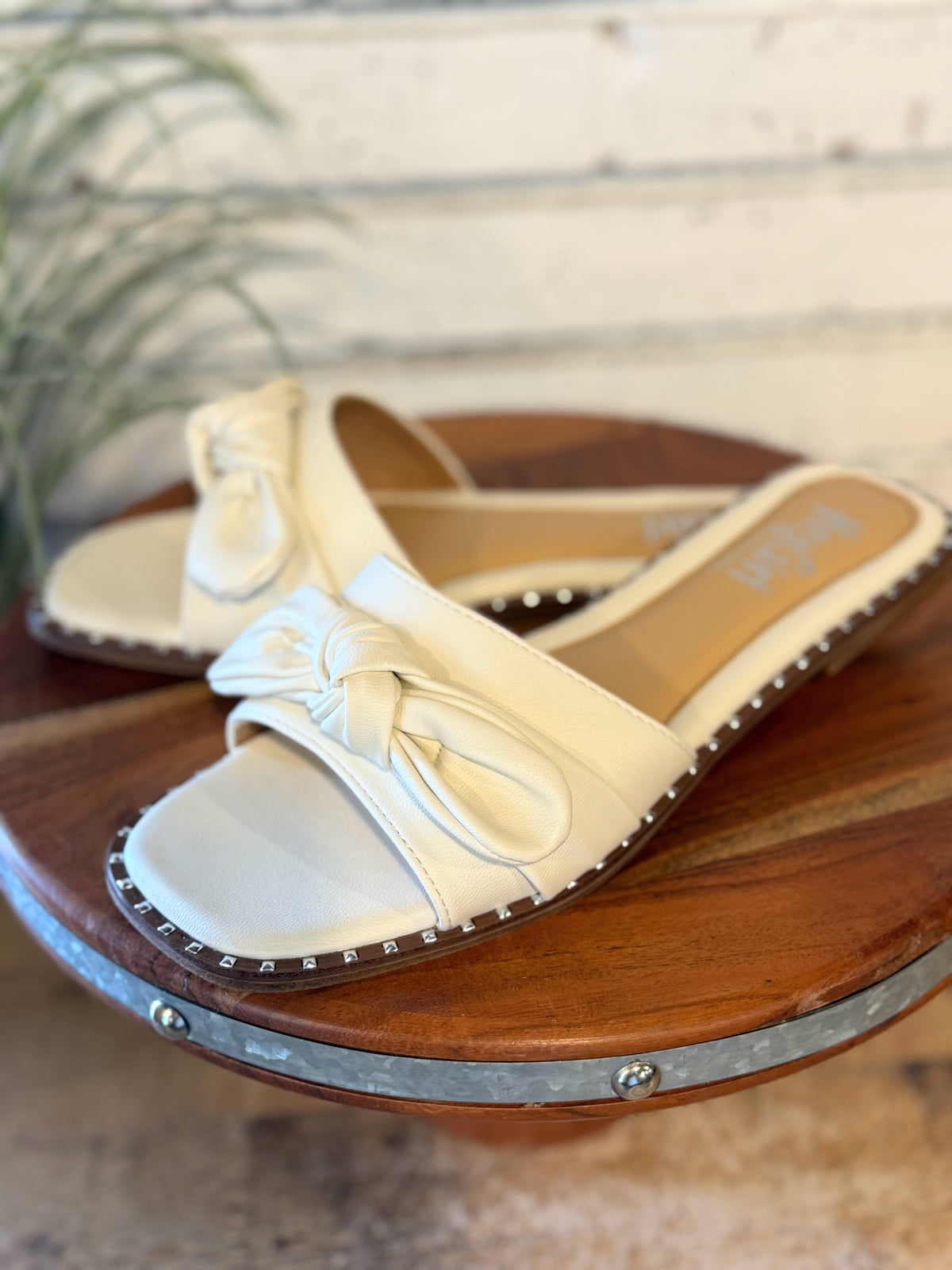 Corky's Clam Bake Sandal | Ivory