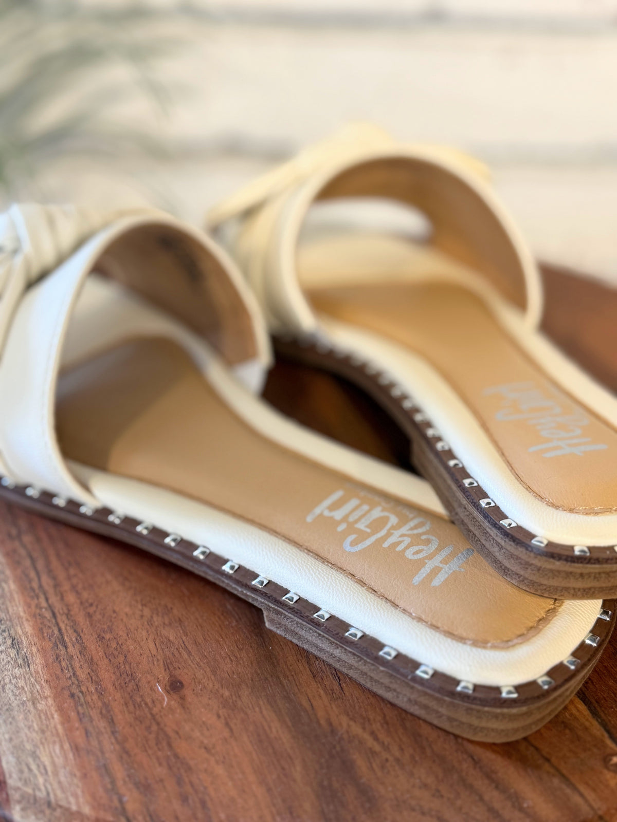 Corky's Clam Bake Sandal | Ivory