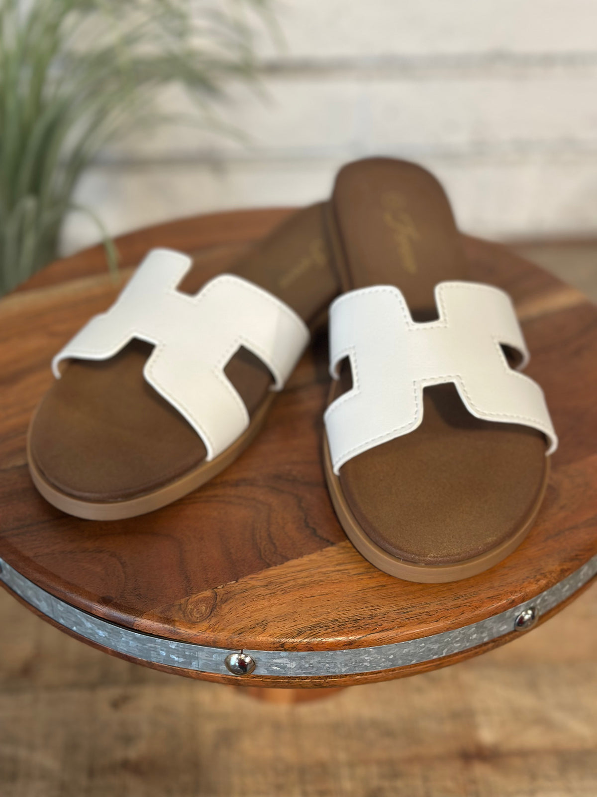 The Crucial Sandal | White
