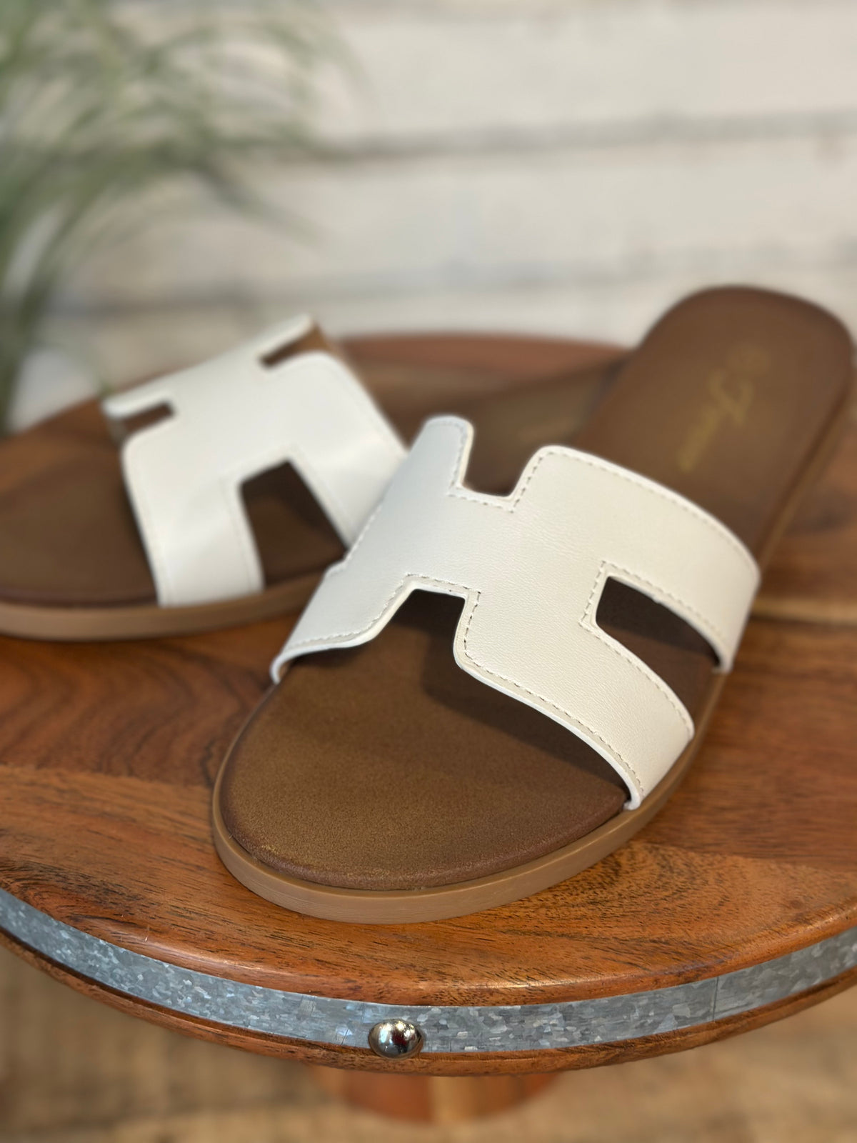 The Crucial Sandal | White
