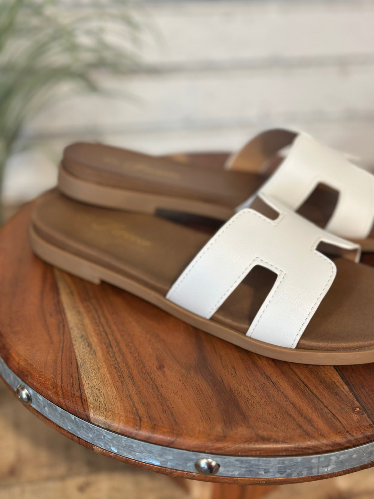 The Crucial Sandal | White