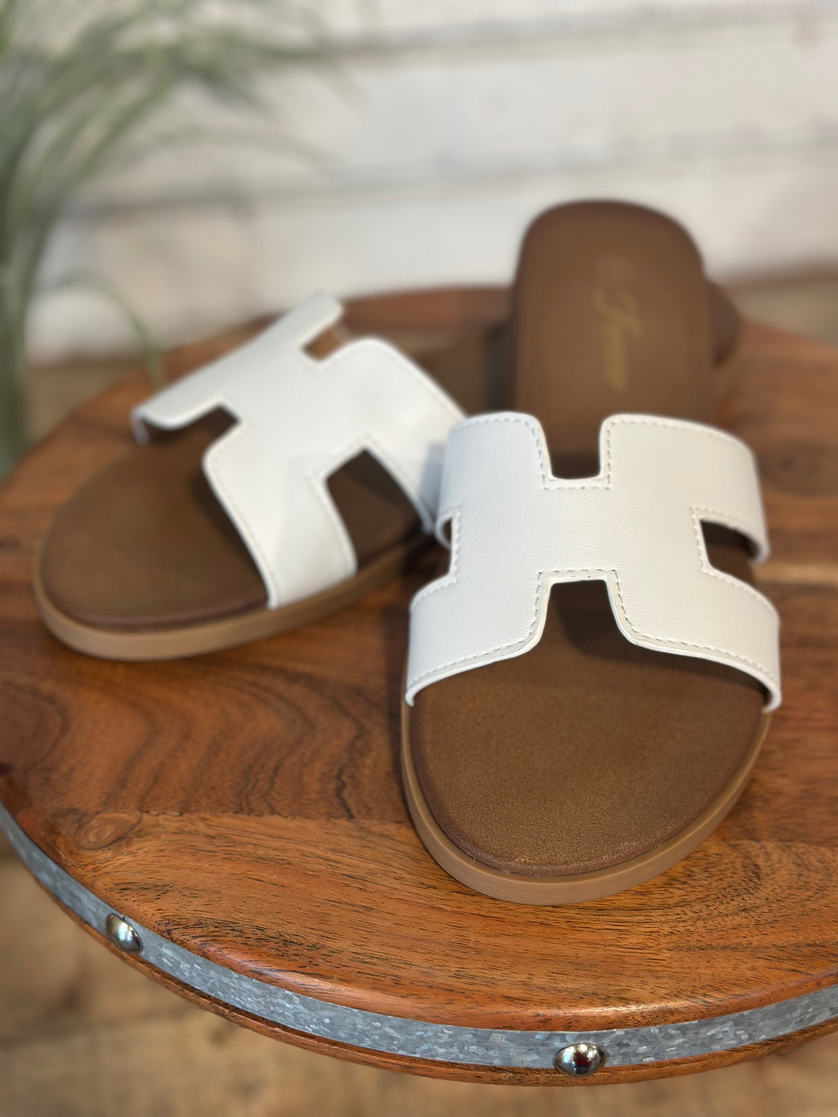 The Crucial Sandal | White