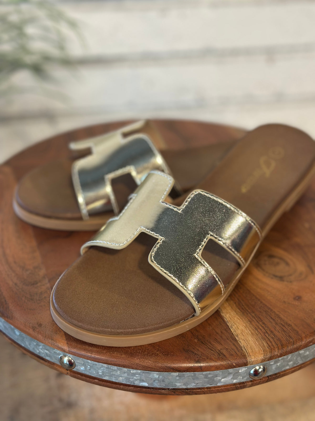 The Crucial Sandal | Gold