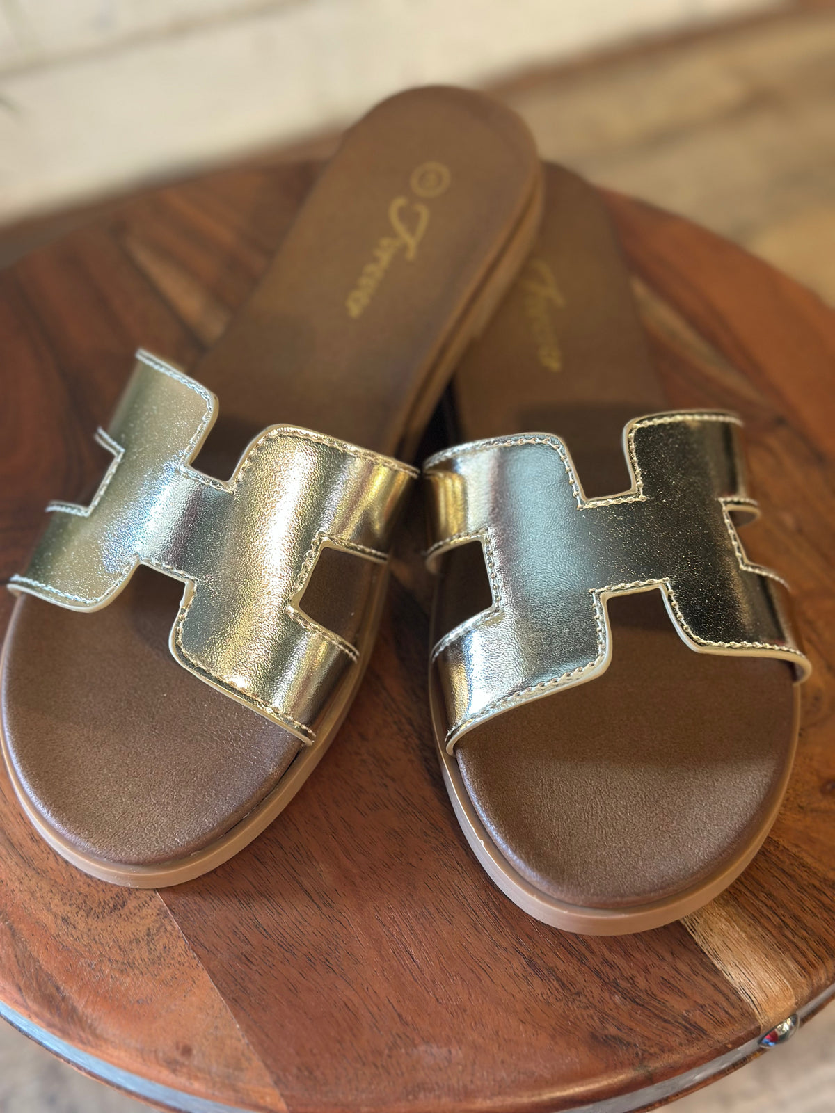The Crucial Sandal | Gold