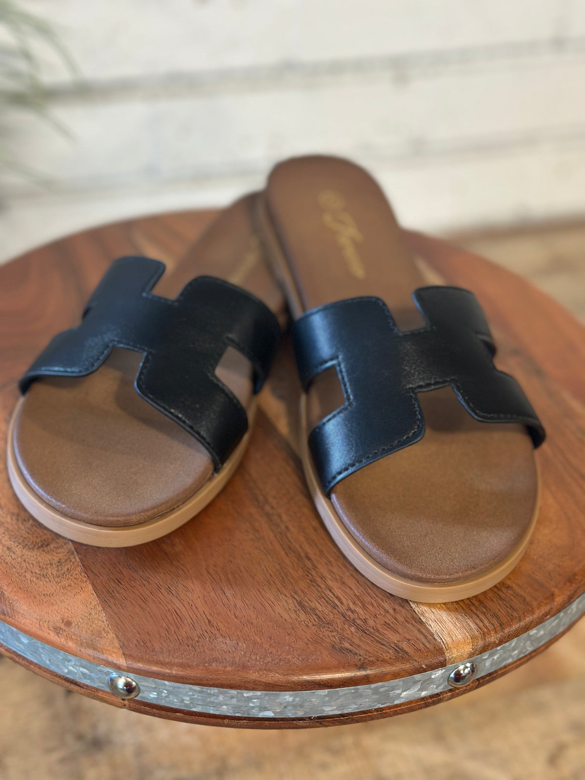 The Crucial Sandal | Black