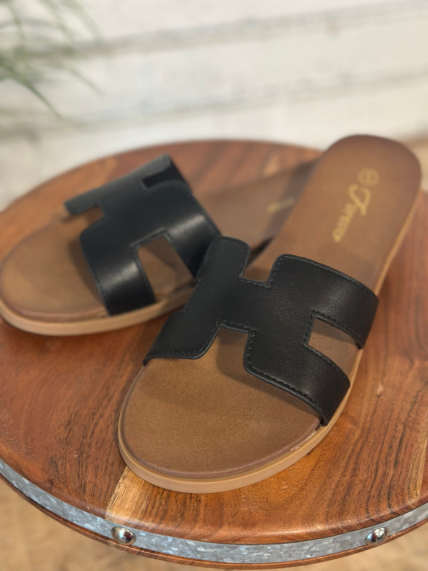 The Crucial Sandal | Black