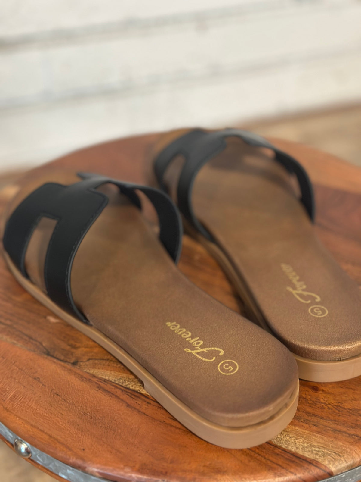 The Crucial Sandal | Black