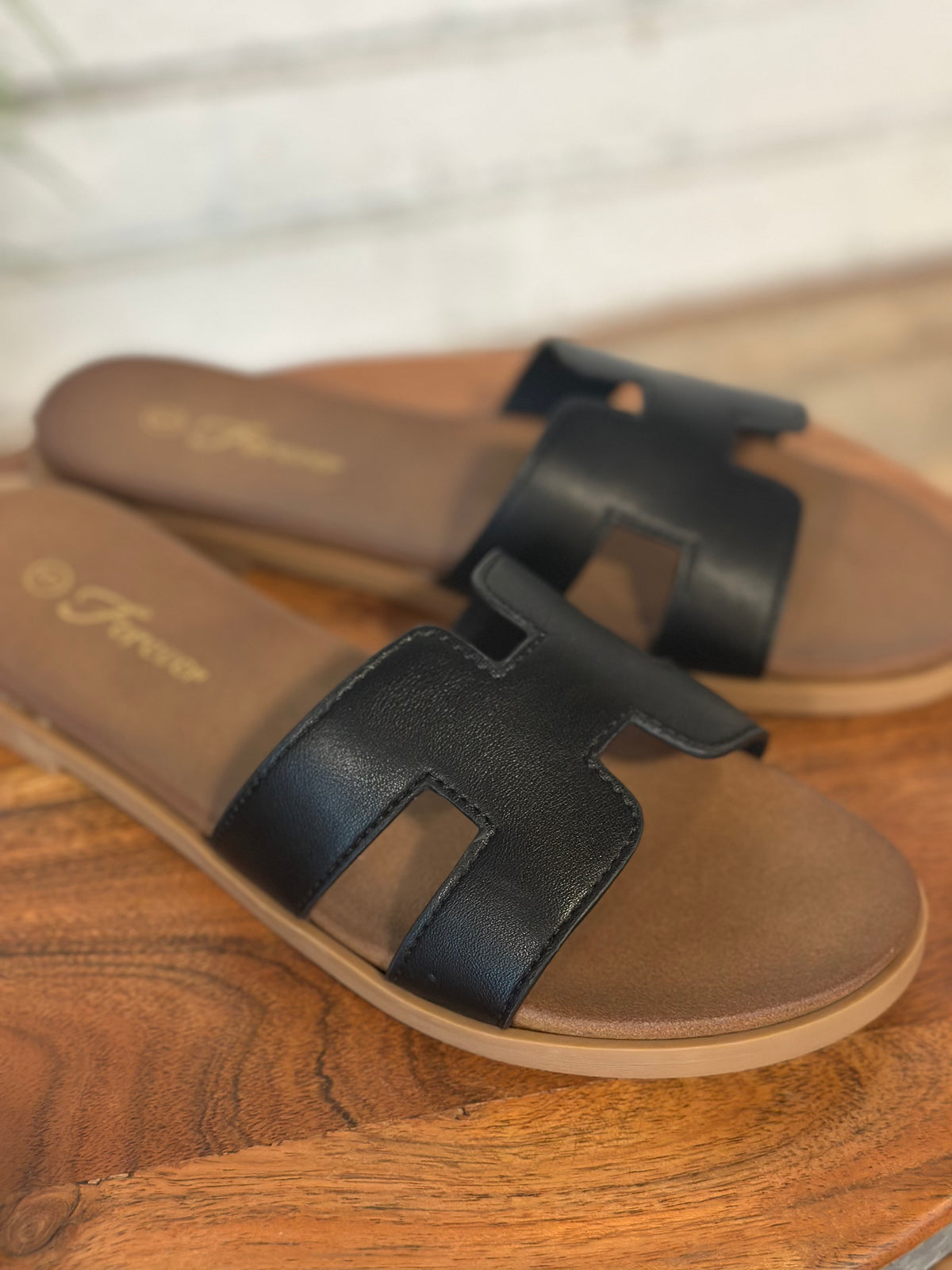 The Crucial Sandal | Black