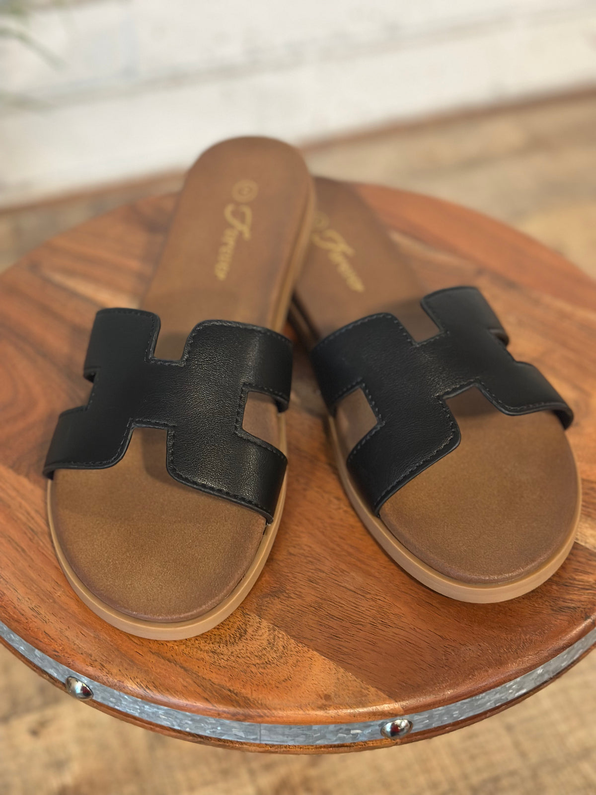 The Crucial Sandal | Black