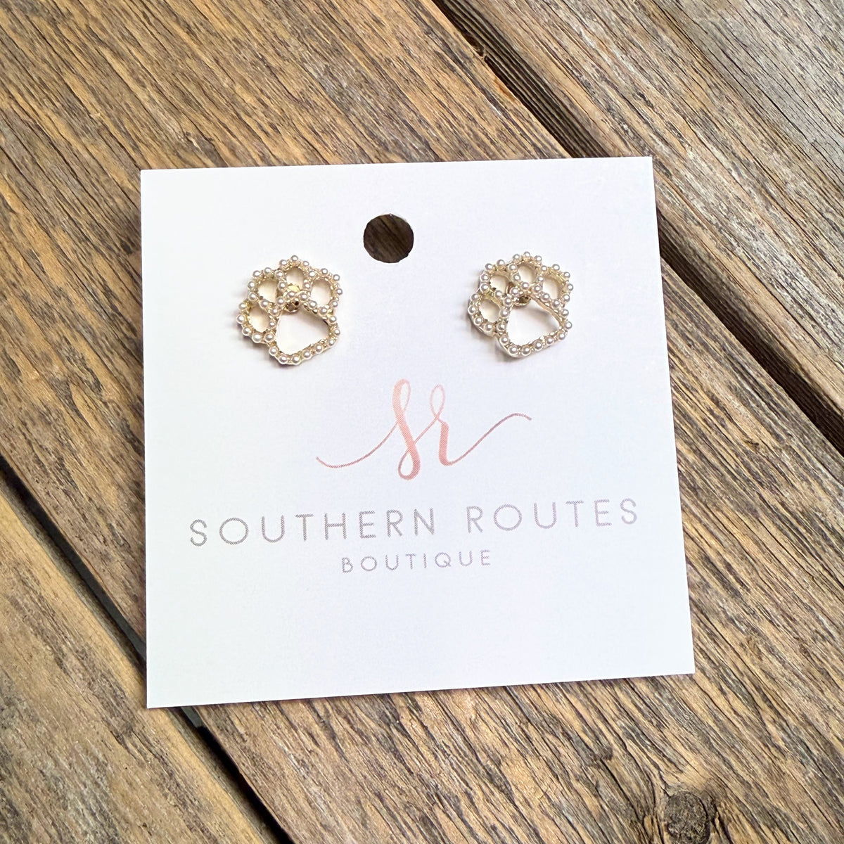Cougar Paw Stud Earrings | Pearl/Gold
