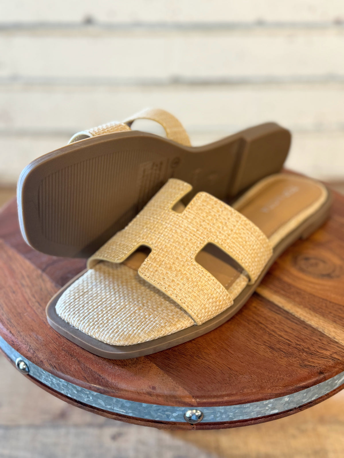 Elio Flat Sandal | Beige Raffia