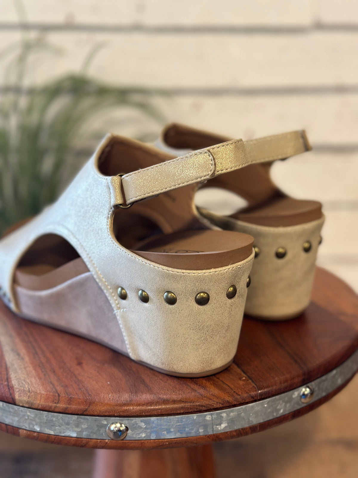 Corky's Carley Wedge | Washed Gold