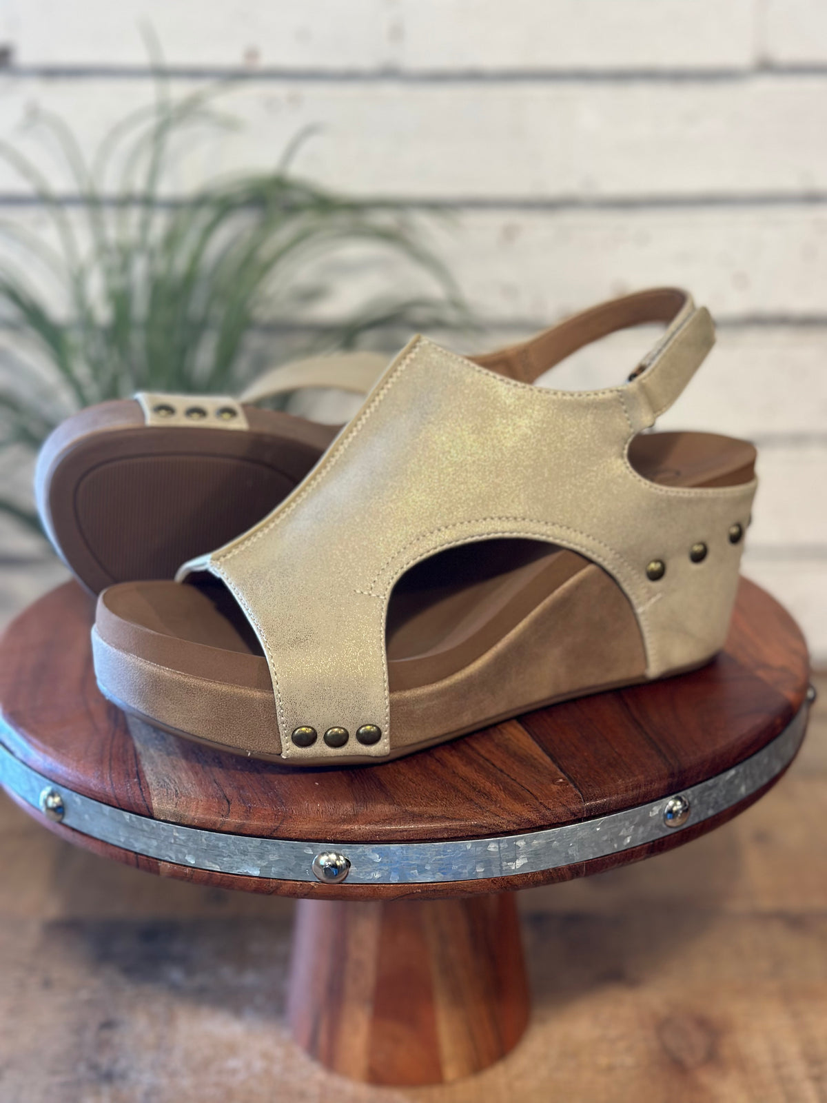 Corky's Carley Wedge | Washed Gold