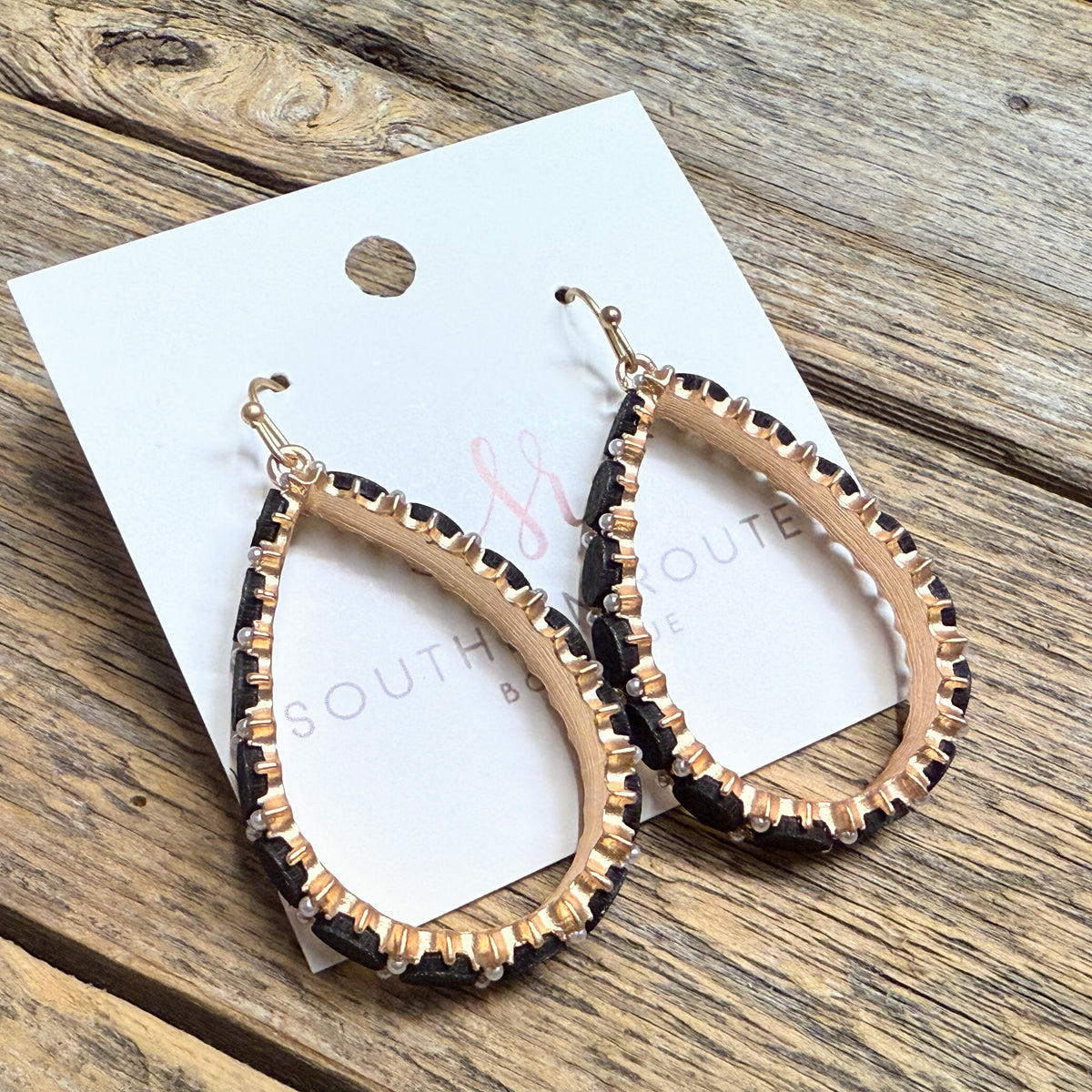 Wood/Pearl Accent Teardrop Earrings | Gold/Black